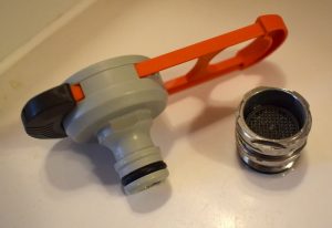 Gartenschlauch an Wasserhahn anschließen Gardena Adapter eKiwiBlog.de